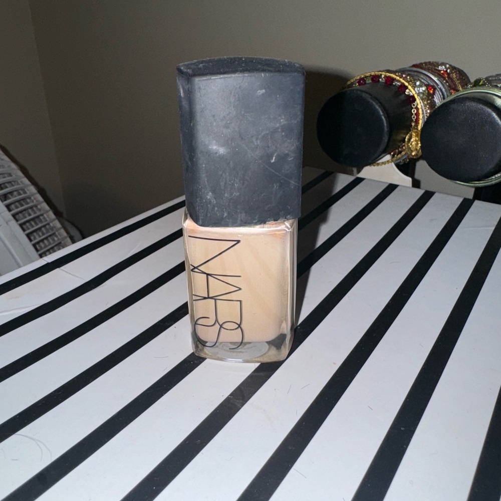 Nars sheer glow foundation shade: Vanuatu